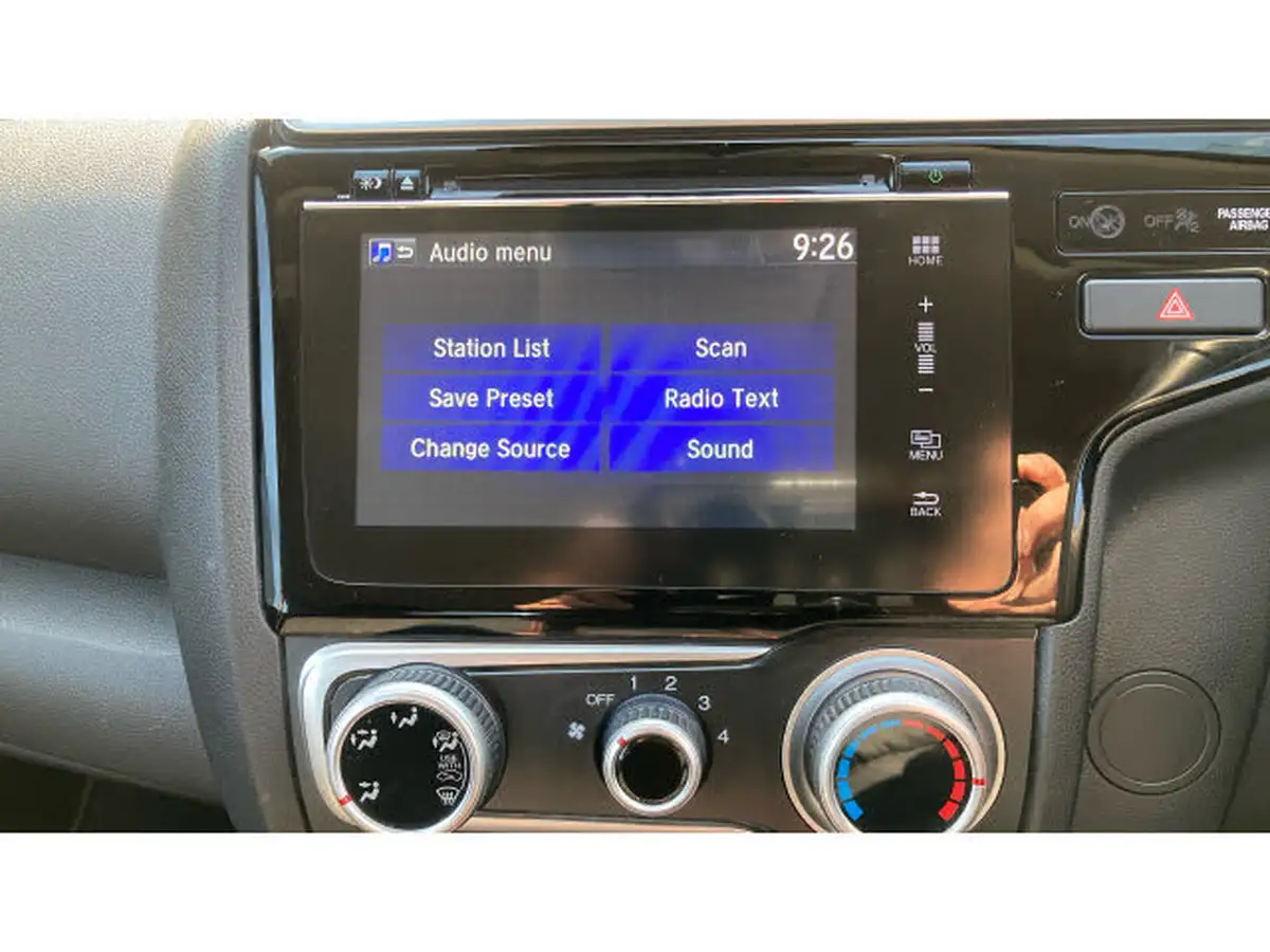 2018-honda-jazz-15-i-vtec-sport-navi-big-21