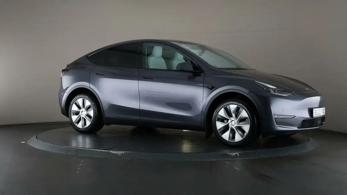 2022-tesla-model-y-e-long-range-big-48