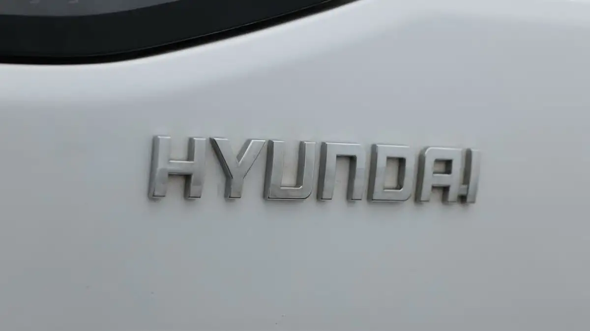 2021-hyundai-ioniq-e-premium-se-electric-100kw-big-21