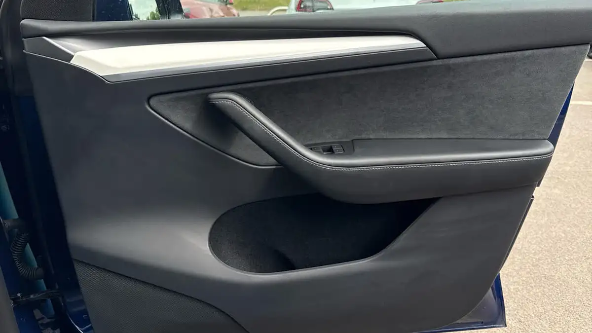 2023-tesla-model-y-e-performance-big-21