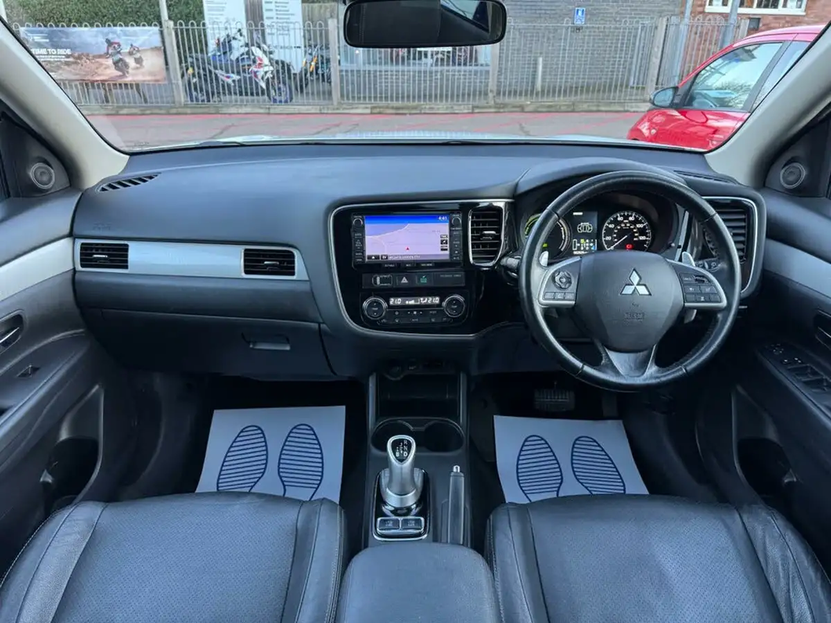 2014-mitsubishi-outlander-20-gx4hs-big-1