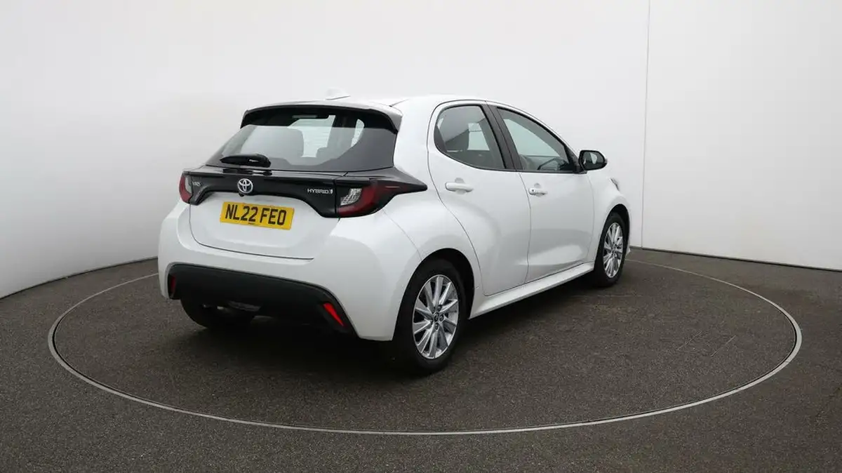 2022-toyota-yaris-15-vvt-i-icon-big-54
