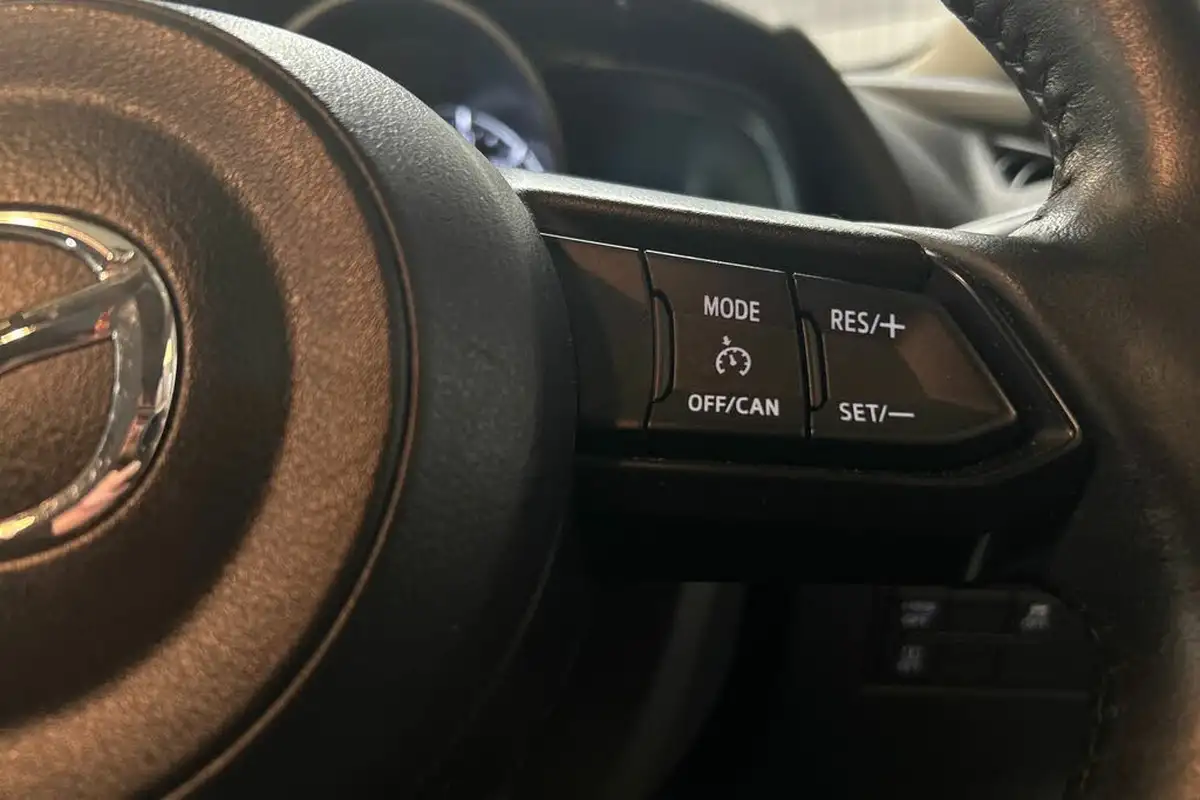 2023-mazda-mazda2-15-skyactiv-g-se-l-big-8