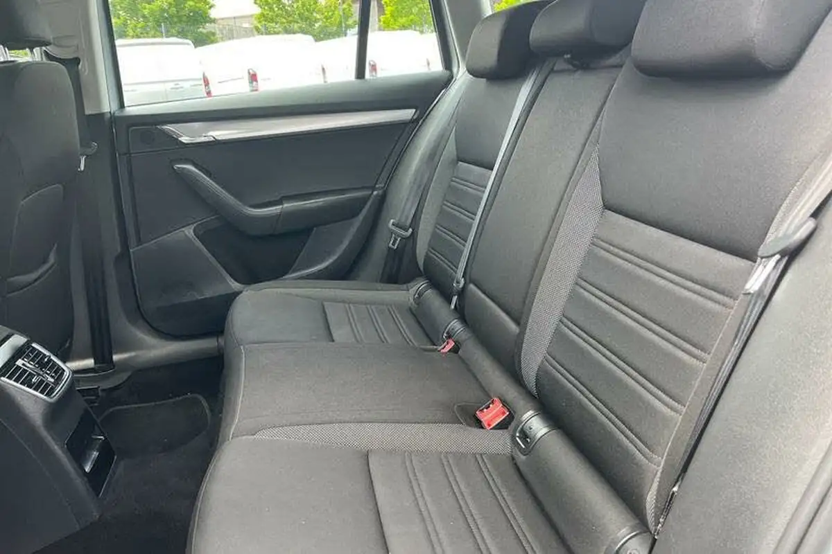 2018-skoda-octavia-10-tsi-se-estate-big-19