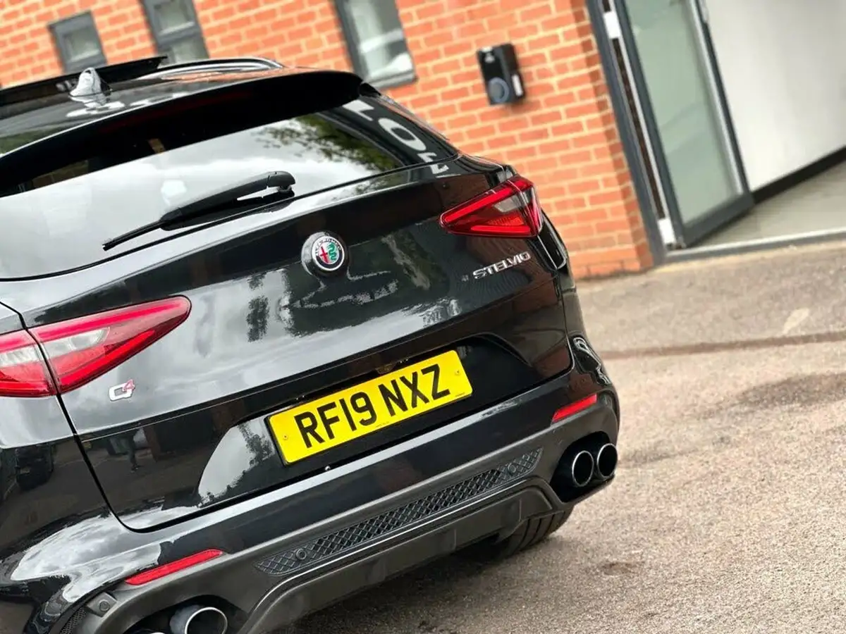 2019-alfa-romeo-stelvio-29-biturbo-quadrifoglio-big-32