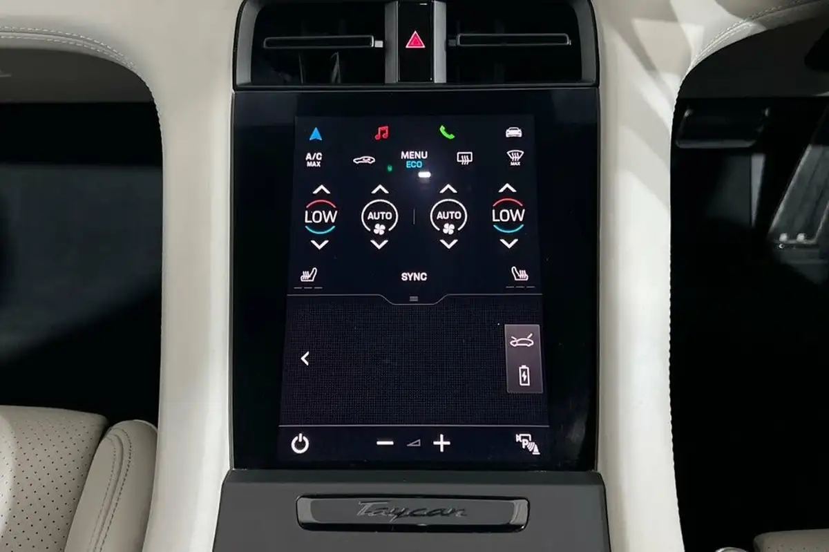 2020-porsche-taycan-e-turbo-big-34