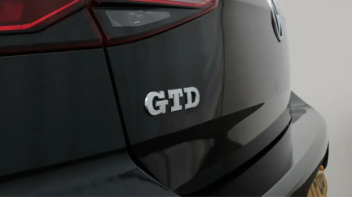 2017-volkswagen-golf-20tdi-gtd-ss-hatchback-5d-dsg-big-34