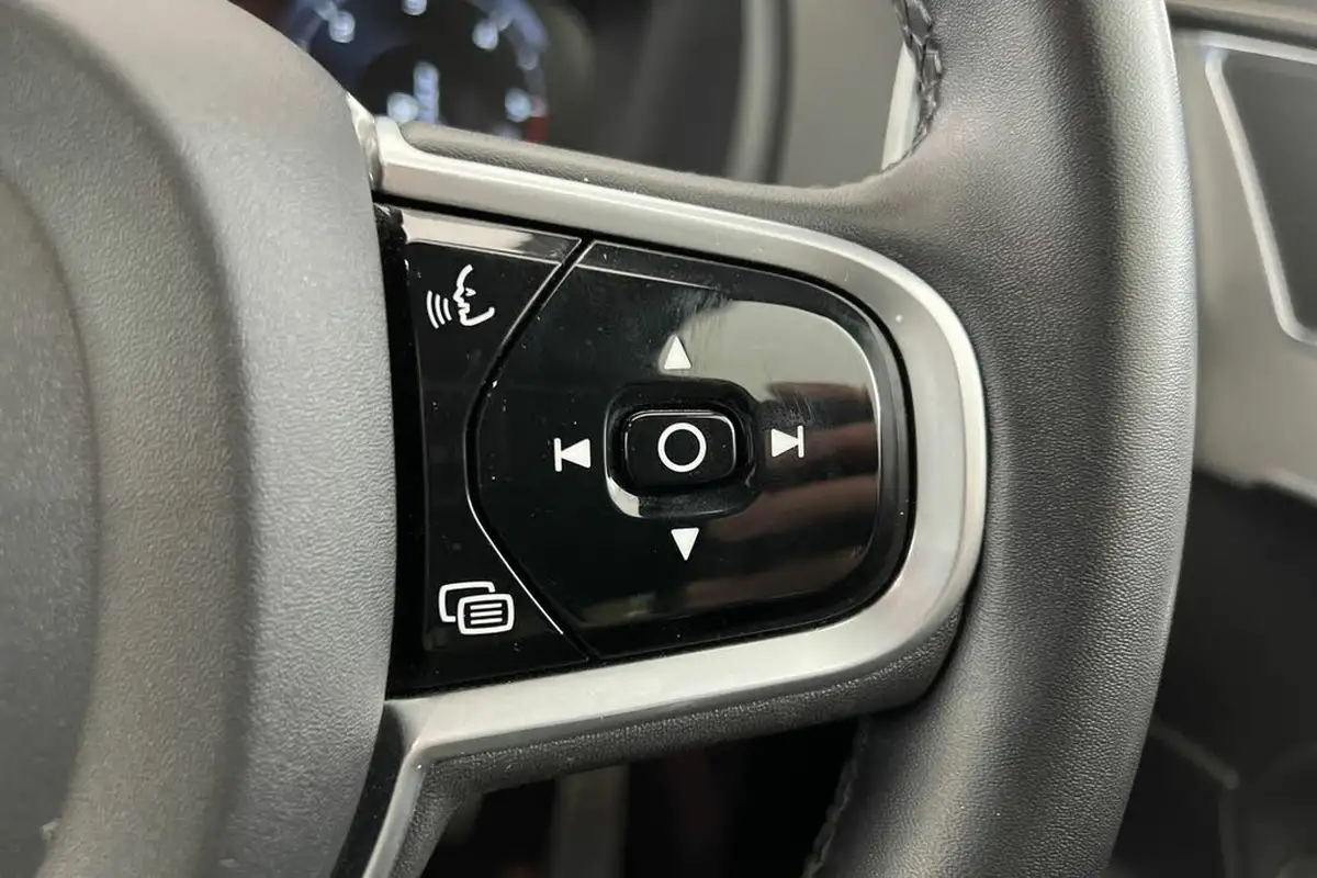 2022-volvo-xc90-20td-b5-r-design-big-11