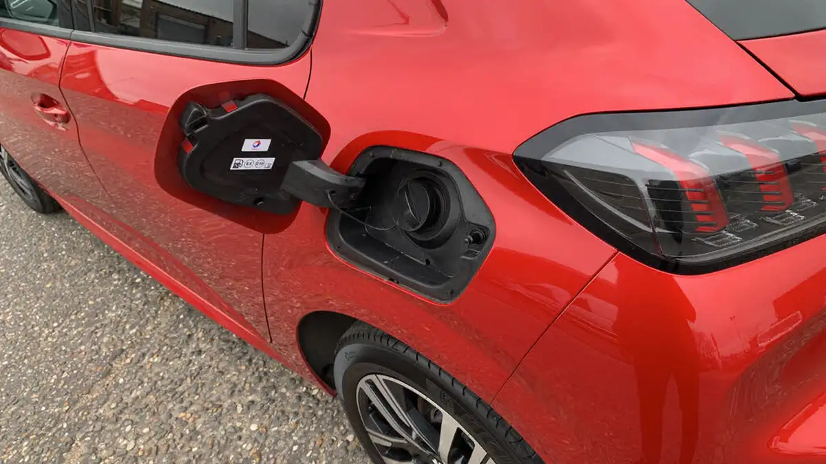 2023-peugeot-208-12-puretech-allure-premium-100ps-big-49