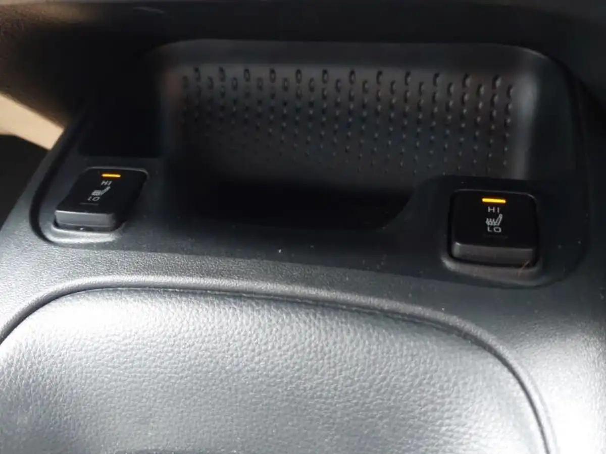 2022-toyota-corolla-18-vvt-i-icon-120bhp-trk-hatchback-5d-big-16