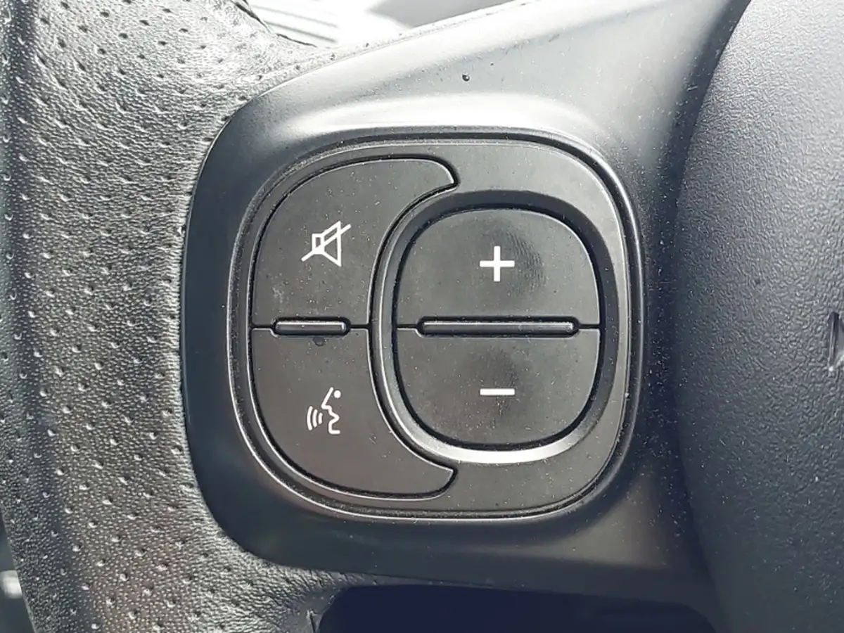 2019-renault-megane-15dci-play-hatchback-big-12