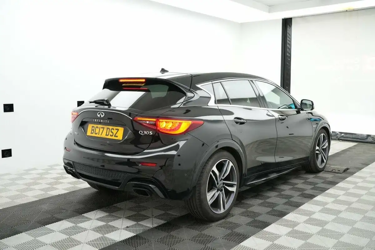 2017-infiniti-q30-22d-sport-awd-big-6