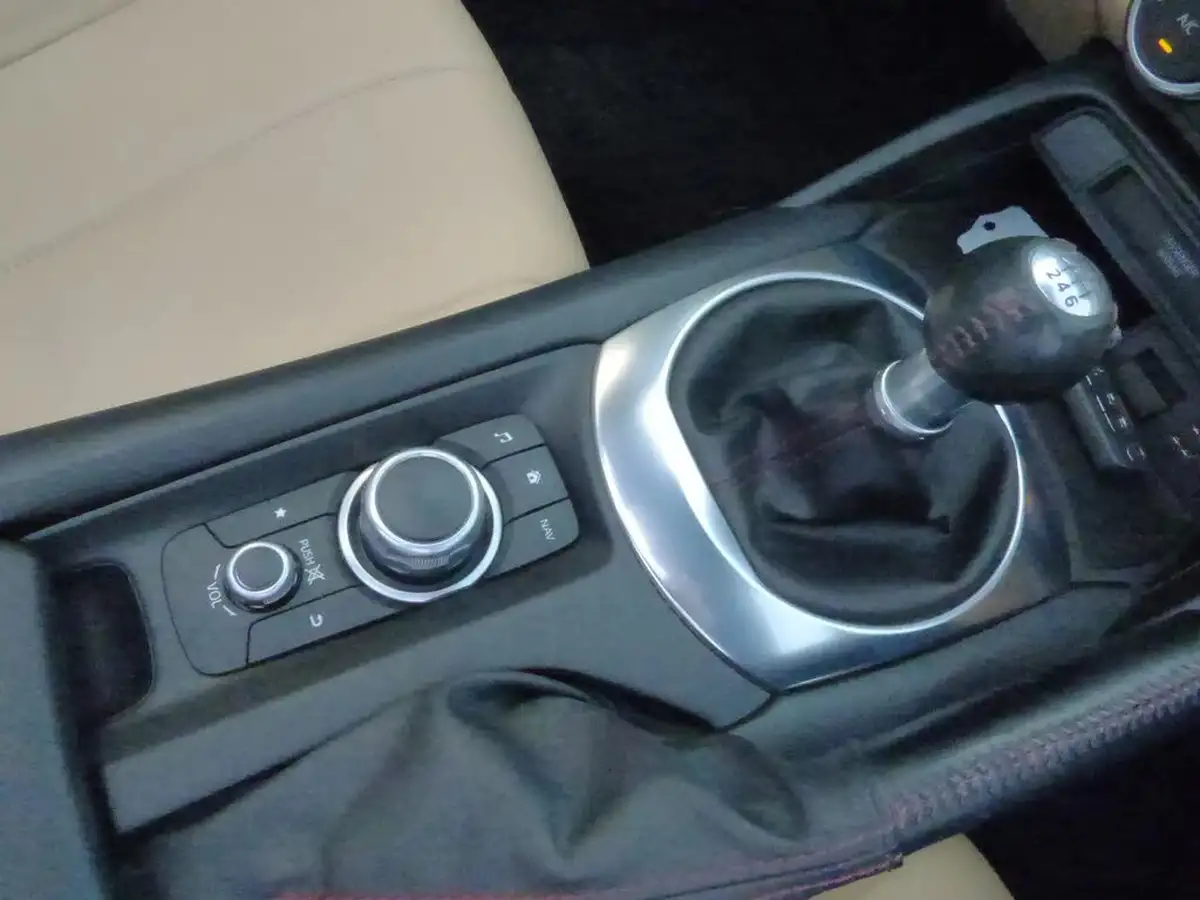2018-mazda-mx-5-20-z-sport-big-15