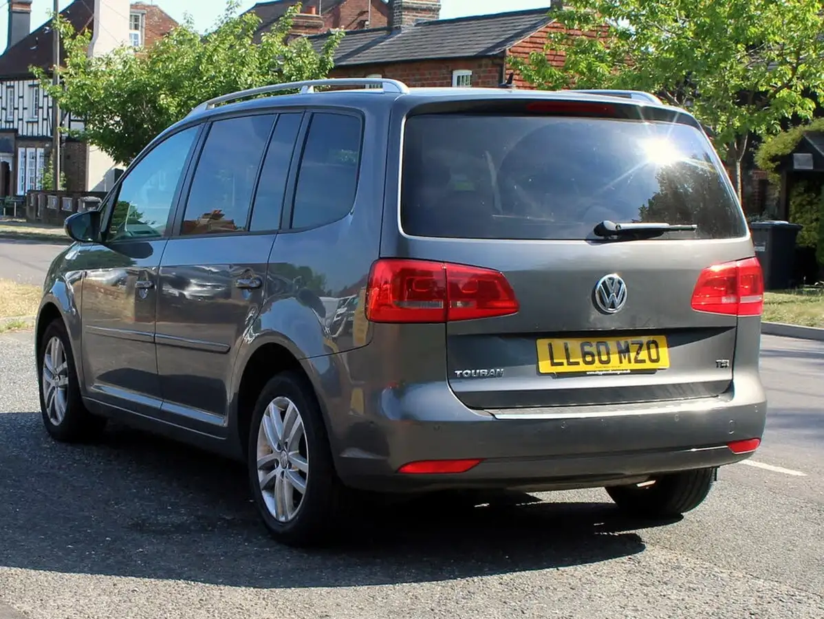 2010-volkswagen-touran-14-se-dsg-big-12