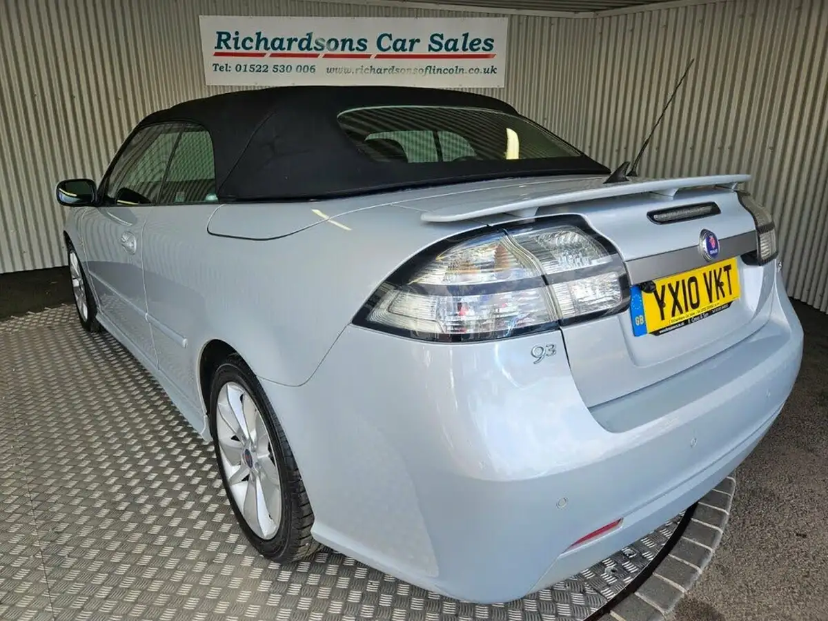 2010-saab-9-3-big-8