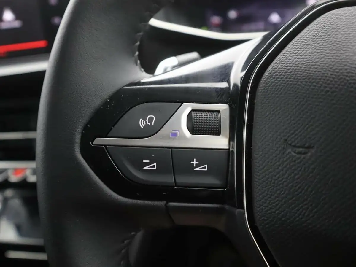 2023-peugeot-208-12-puretech-allure-premium-100ps-eat8-big-31