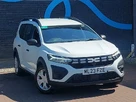 2023-dacia-jogger-10-tce-essential-small-0