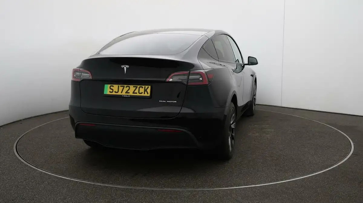 2022-tesla-model-y-e-long-range-big-54