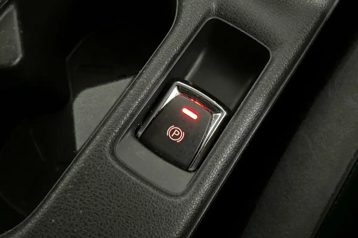 2020-nissan-leaf-e-e-3zero-big-35