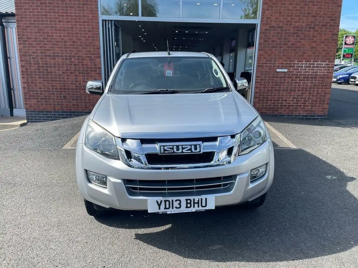 2013-isuzu-d-max-25td-yukon-big-1