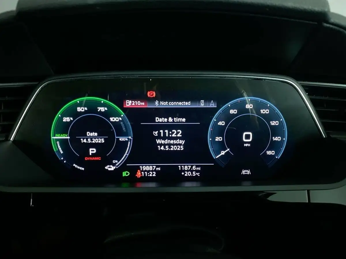 2022-audi-e-tron-55e-technik-station-wagon-big-27