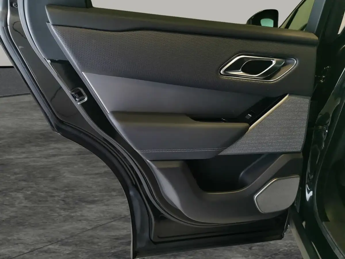 2022-land-rover-range-rover-velar-20-d200-velar-big-45