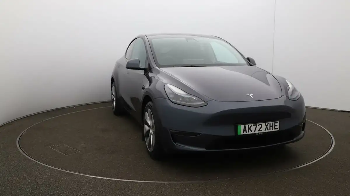 2022-tesla-model-y-e-long-range-big-39