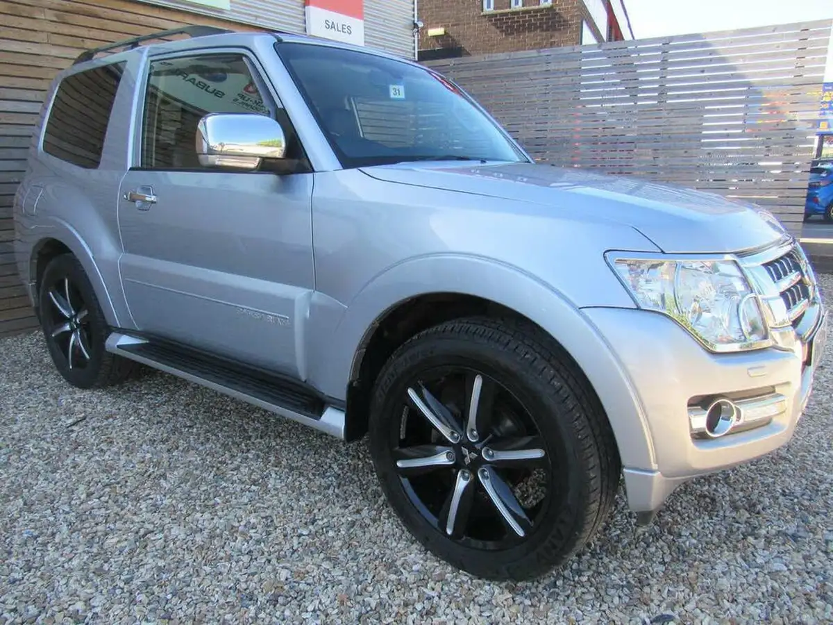 2016-mitsubishi-shogun-32td-barbarian-187bhp-4x4-station-wagon-3d-auto-big-9
