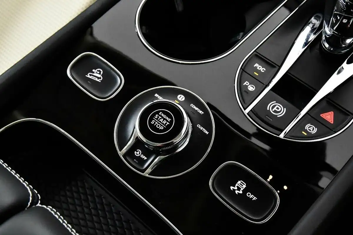 2019-bentley-bentayga-40-v8-big-41