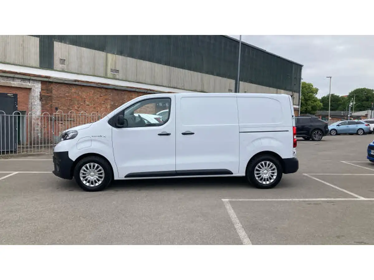 2023-toyota-proace-city-e-icon-l2-big-16