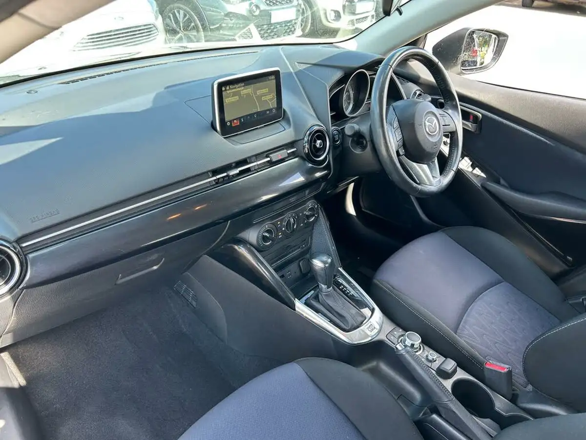 2016-mazda-mazda2-15-se-l-nav-auto-big-1