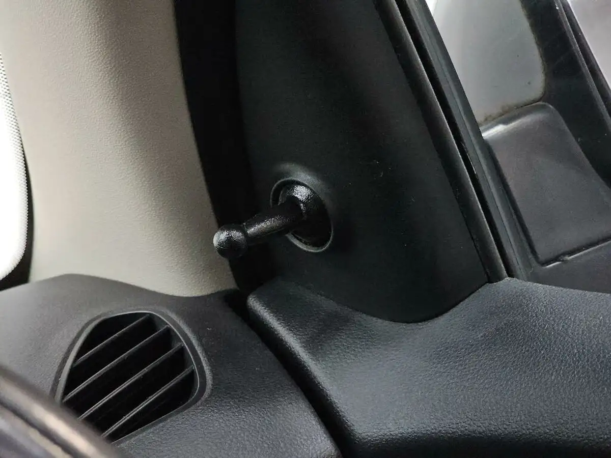 2010-hyundai-i10-12-classic-big-69