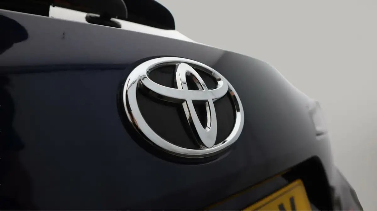 2023-toyota-corolla-18-vvt-i-gr-sport-138bhp-touring-sports-big-22