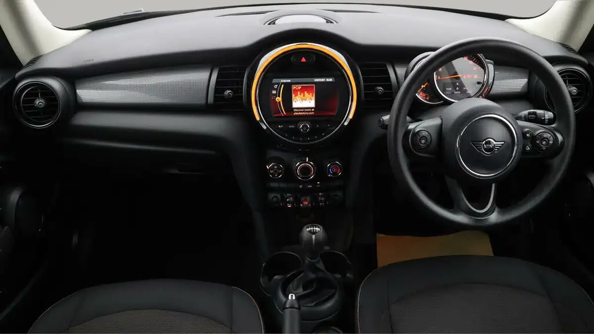 2019-mini-cooper-15-cooper-classic-hatchback-3d-big-12