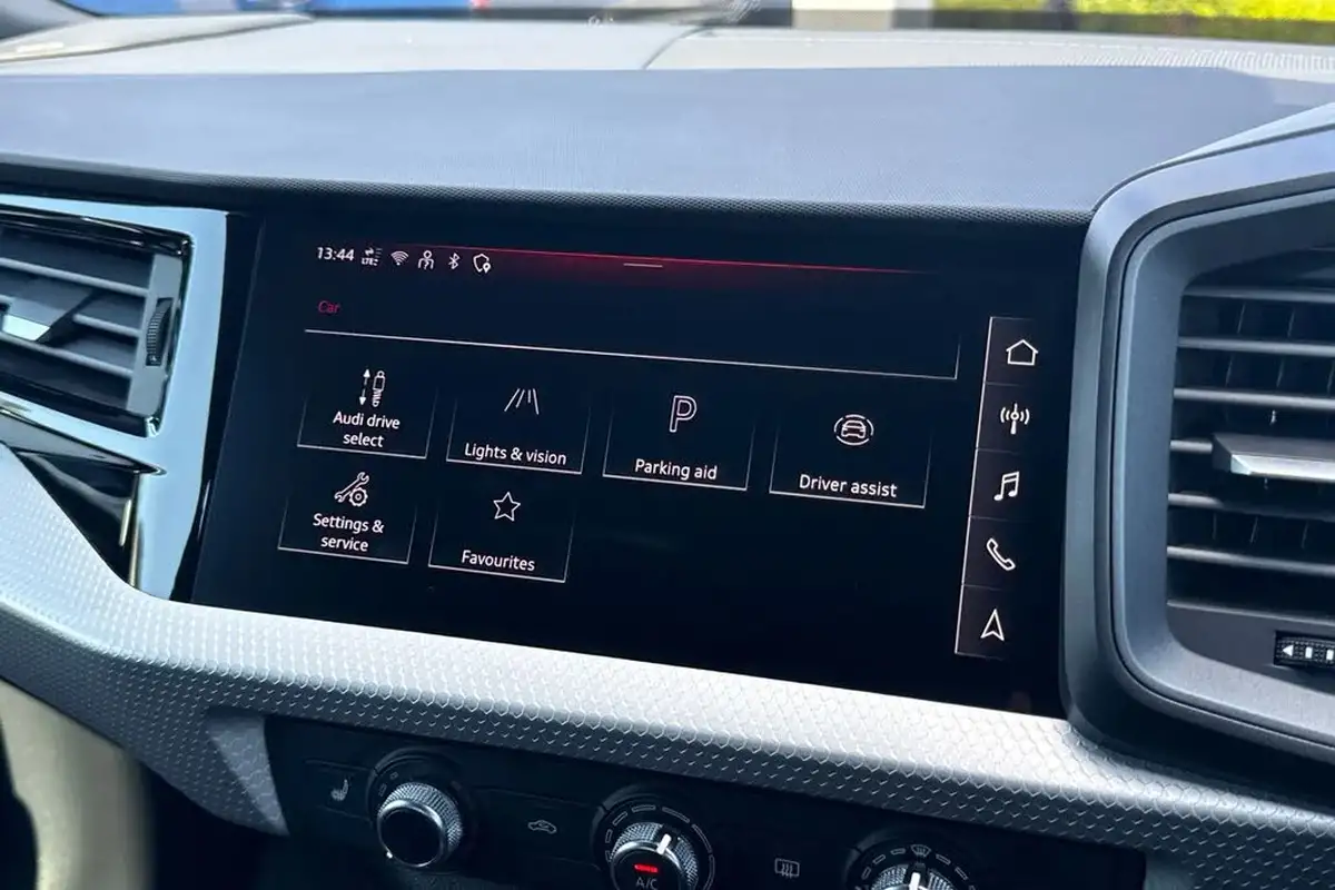 2025-audi-a1-15-35-tfsi-s-line-big-30