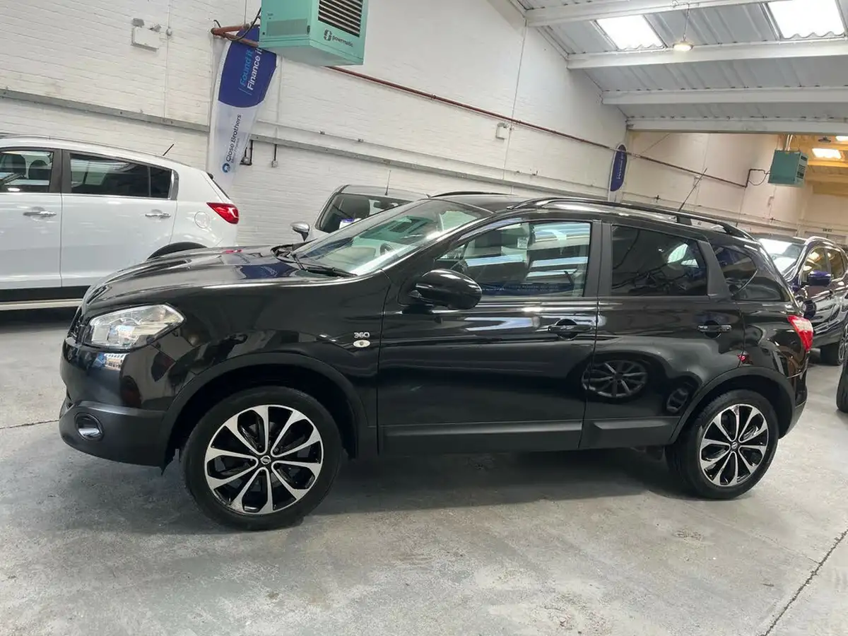 2013-nissan-qashqai-15td-360-big-2