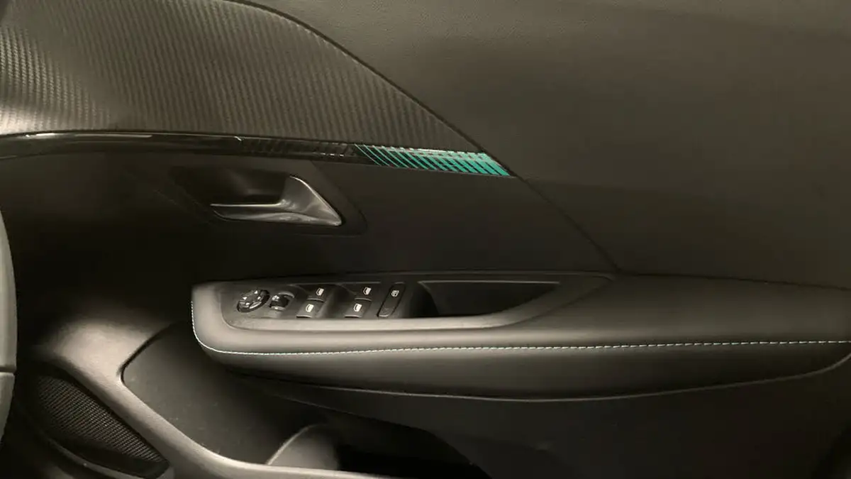 2022-peugeot-208-12-puretech-allure-premium-100bhp-eat8-big-40