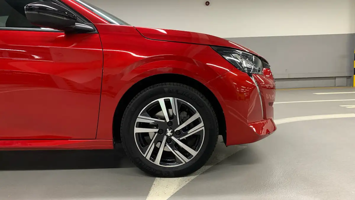 2022-peugeot-208-12-puretech-allure-premium-100bhp-eat8-big-16