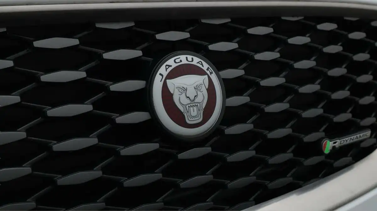 2022-jaguar-e-pace-20-d165-r-dynamic-se-big-20