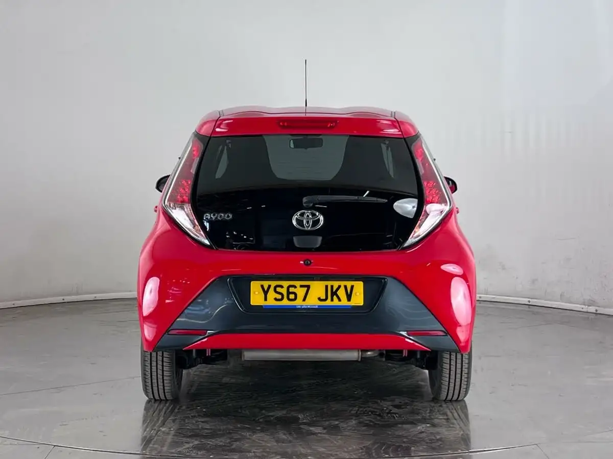 2017-toyota-aygo-10-vvt-i-x-style-71bhp-x-shift-big-8