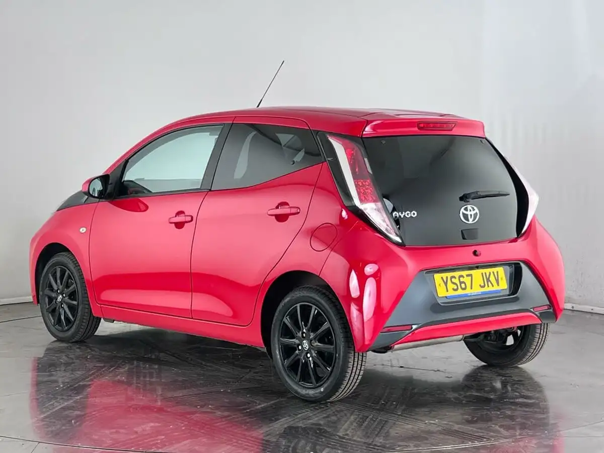 2017-toyota-aygo-10-vvt-i-x-style-71bhp-x-shift-big-4