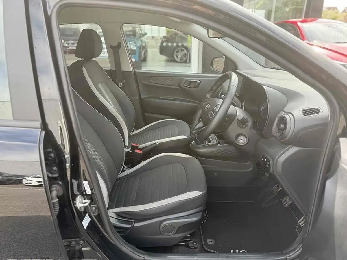2022-hyundai-i10-10-se-connect-big-12