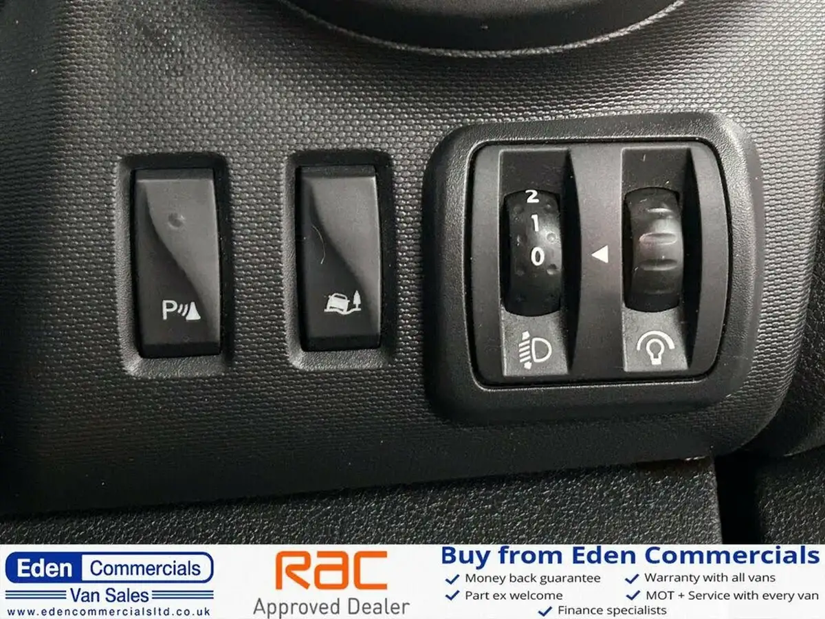 2021-renault-trafic-20dci-ll30-energy-120-business-panel-big-22