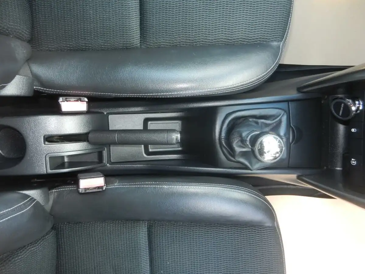 2012-peugeot-207-16-allure-5d-big-24