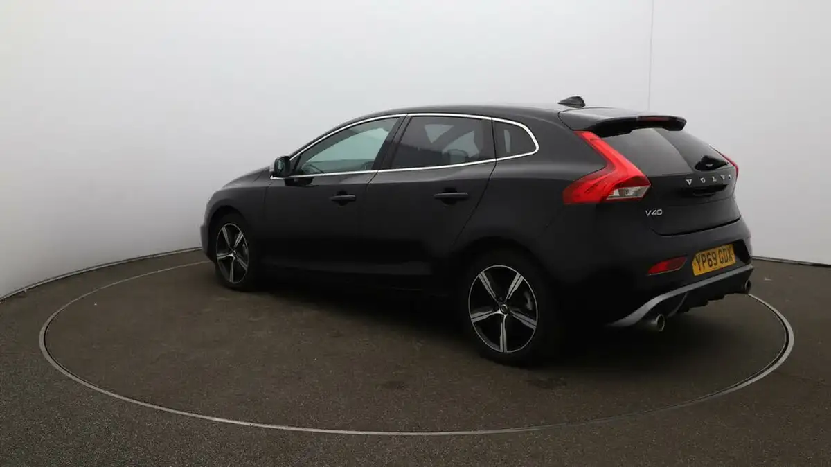 2019-volvo-v40-20-t2-r-design-edition-big-62