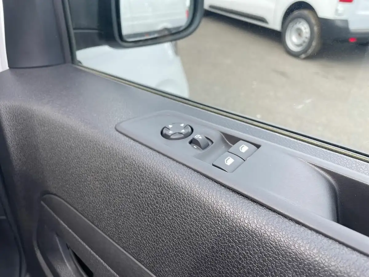 2024-vauxhall-vivaro-15td-xl-pro-big-23