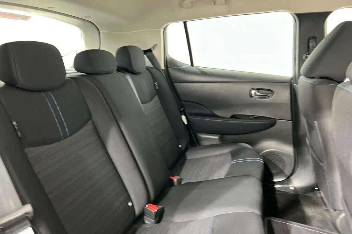2019-nissan-leaf-e-acenta-big-18