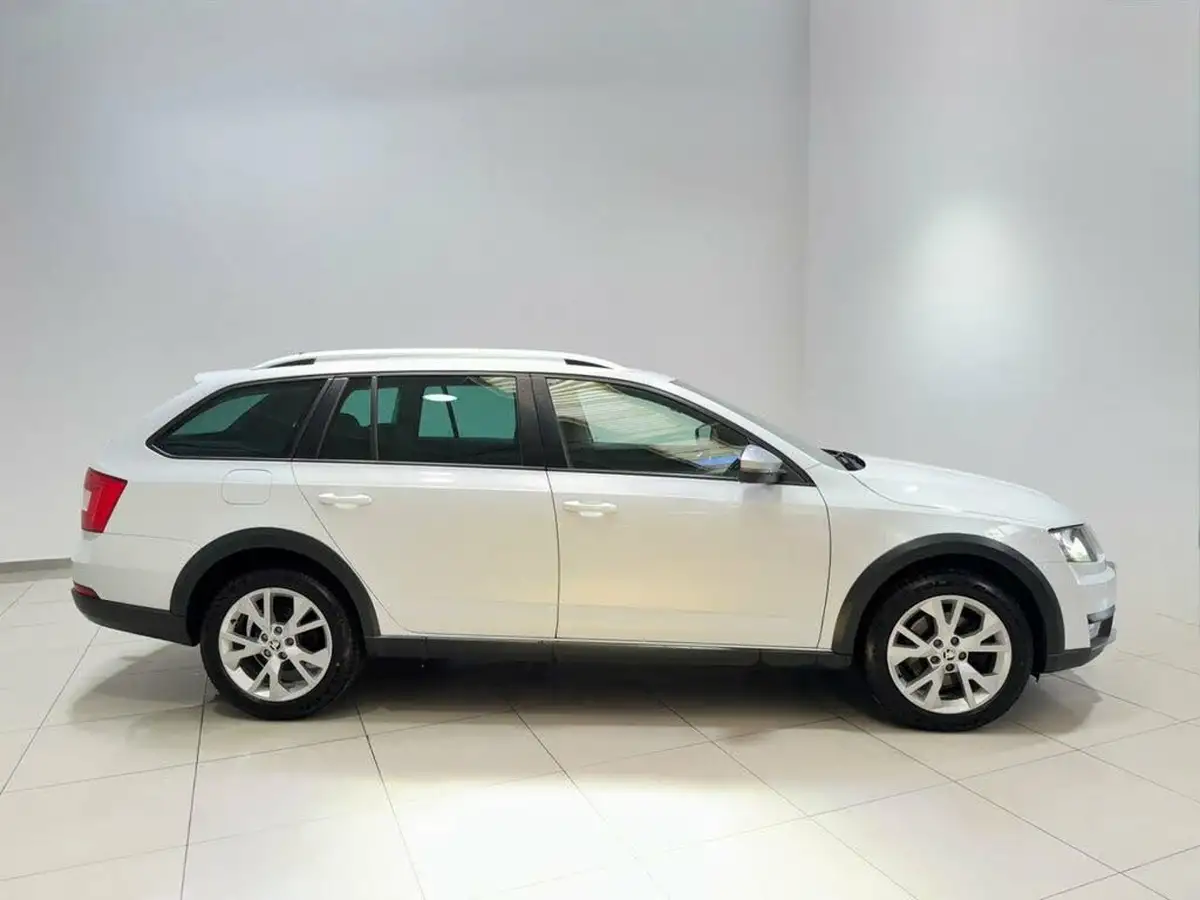 2016-skoda-octavia-20tdi-scout-184ps-dsg-big-14