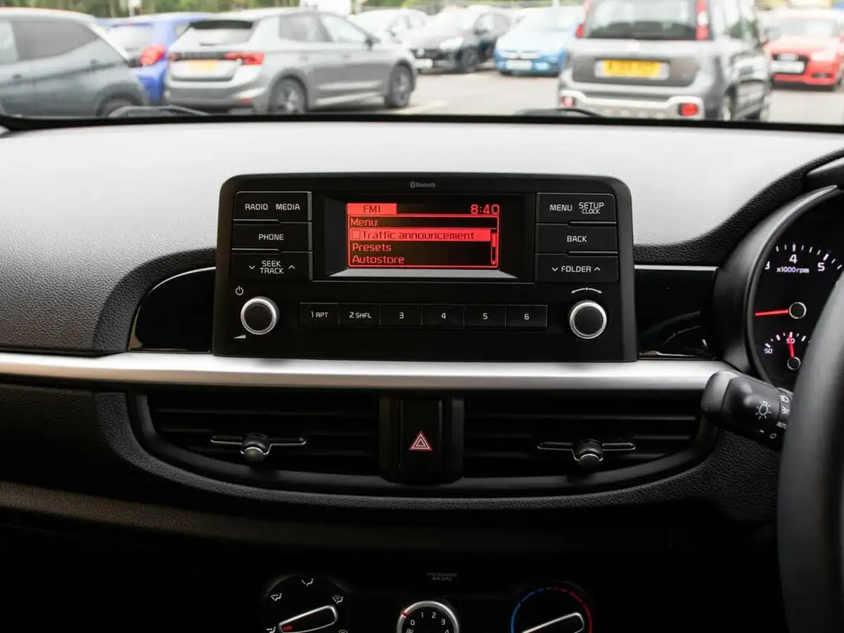 2017-kia-picanto-125-2-big-24