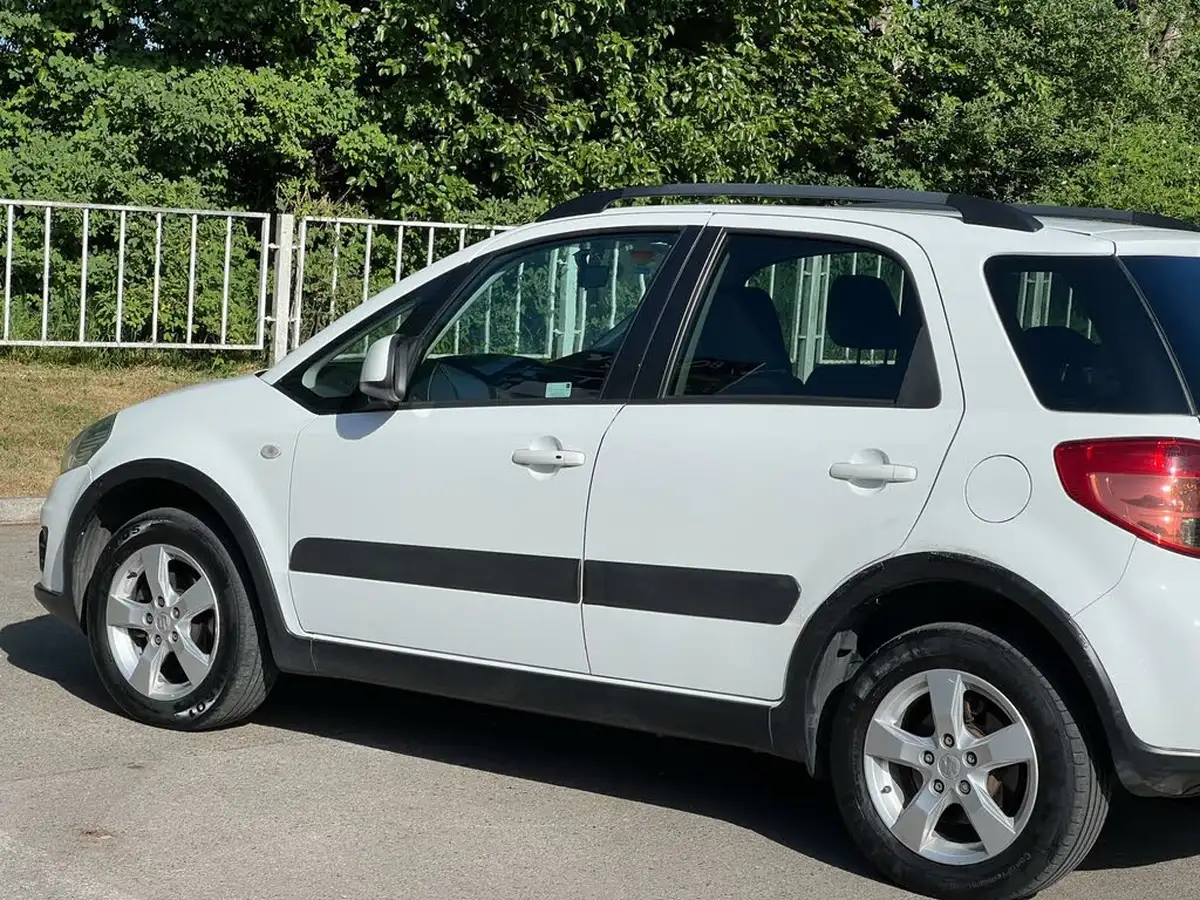 2011-suzuki-sx4-16-sz5-big-16